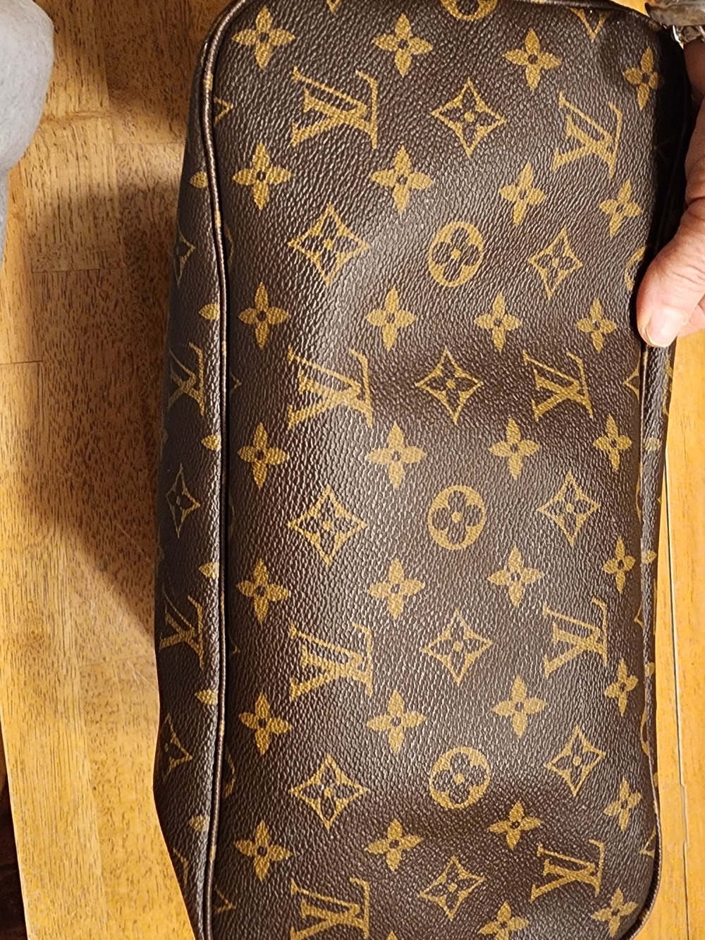 Louis Vuitton MM Monogram Canvas Neverfull Tote in Brown/Tan - Picture 7 of 16